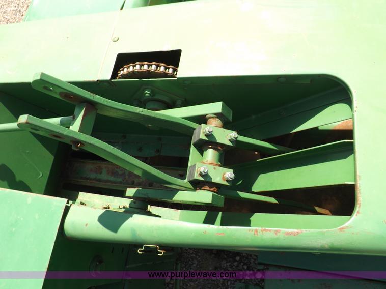 image for item H1843 1984 John Deere 327 small square baler