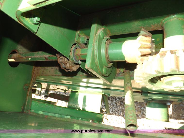 image for item H1843 1984 John Deere 327 small square baler