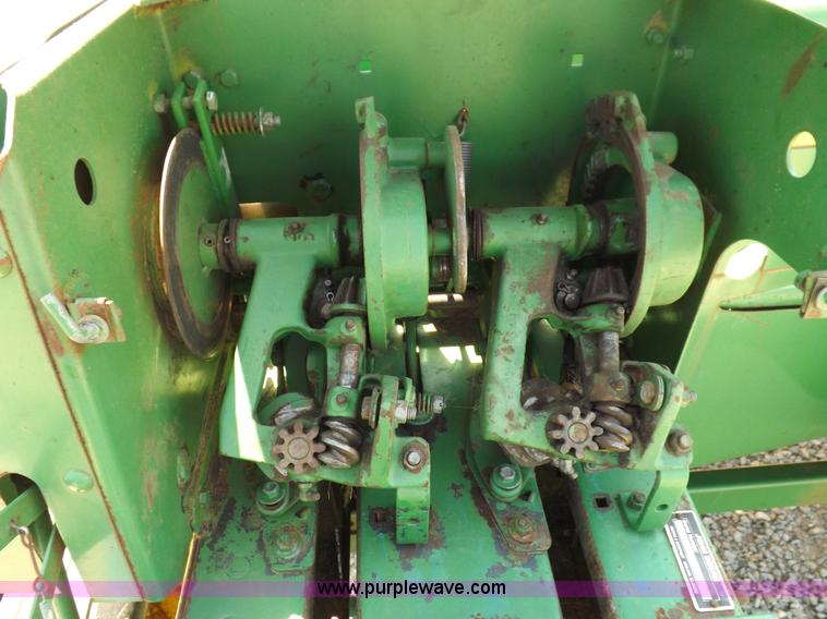 image for item H1843 1984 John Deere 327 small square baler
