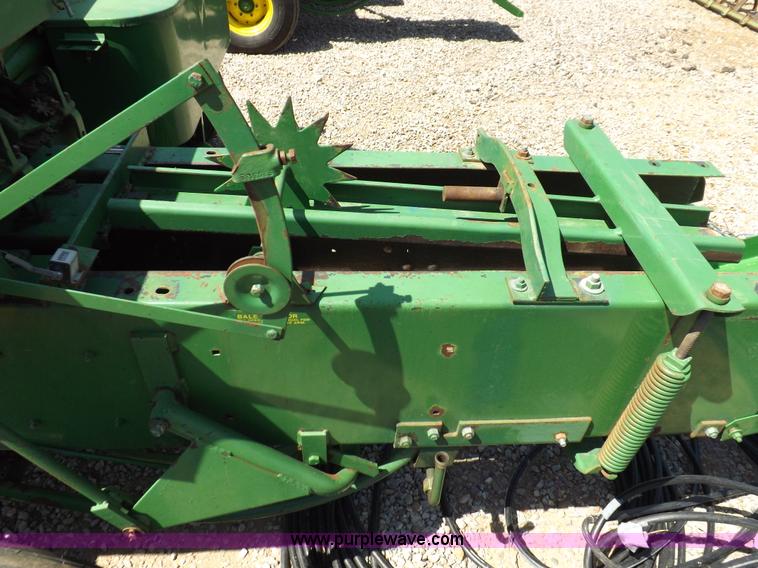image for item H1843 1984 John Deere 327 small square baler