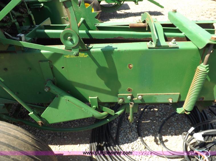 image for item H1843 1984 John Deere 327 small square baler