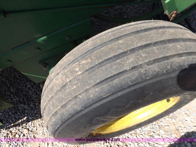 image for item H1843 1984 John Deere 327 small square baler