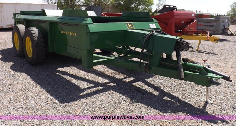 image for item H1844 John Deere 780 manure spreader