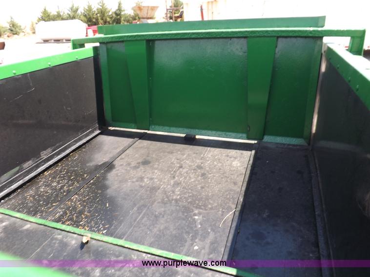 image for item H1844 John Deere 780 manure spreader