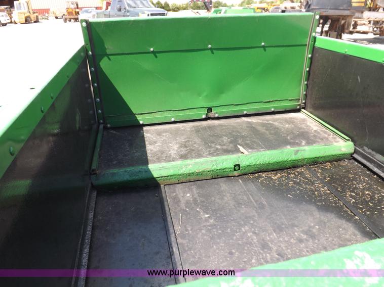 image for item H1844 John Deere 780 manure spreader