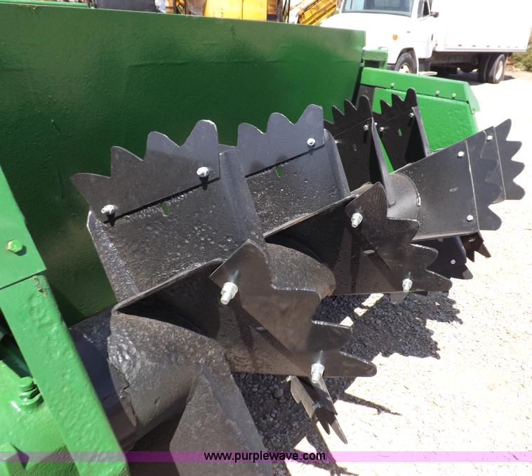 image for item H1844 John Deere 780 manure spreader