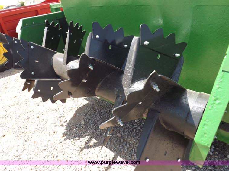 image for item H1844 John Deere 780 manure spreader