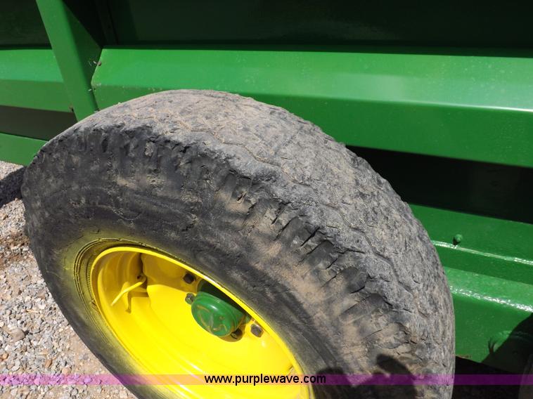 image for item H1844 John Deere 780 manure spreader