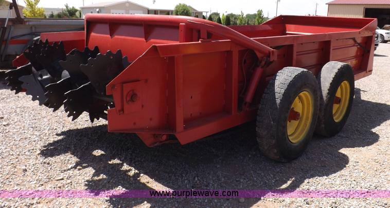 image for item H1845 New Holland 791 manure spreader