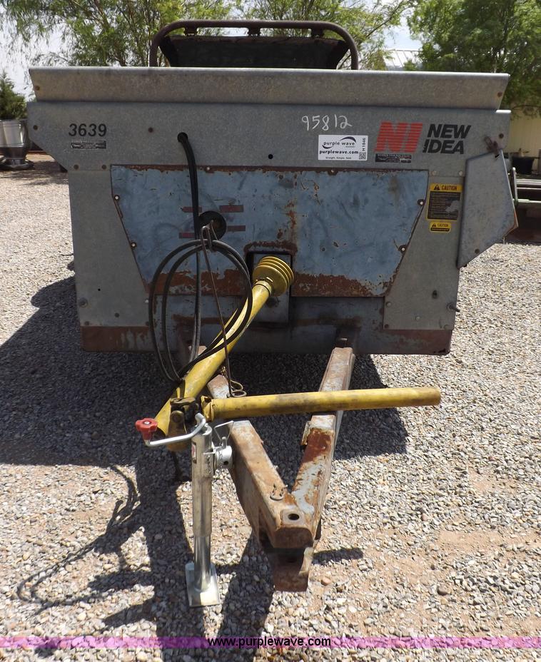 image for item H1846 New Idea 3639 manure spreader