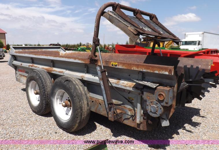 image for item H1846 New Idea 3639 manure spreader