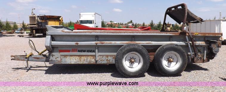 image for item H1846 New Idea 3639 manure spreader