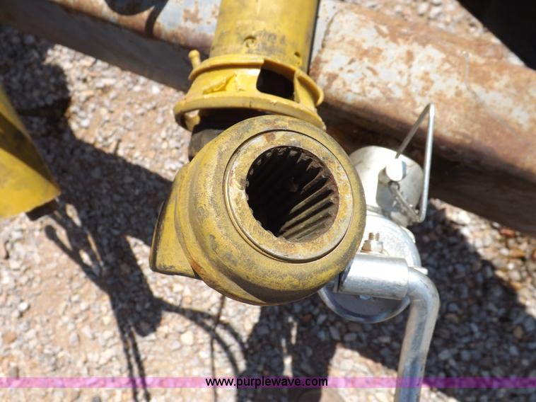 image for item H1846 New Idea 3639 manure spreader