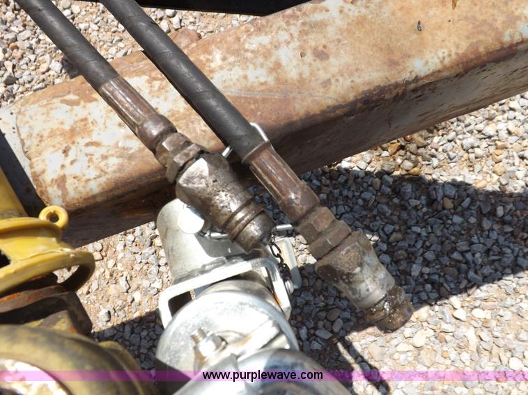 image for item H1846 New Idea 3639 manure spreader