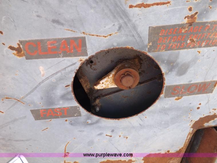 image for item H1846 New Idea 3639 manure spreader