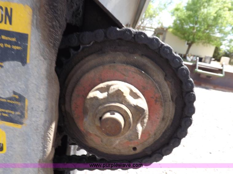 image for item H1846 New Idea 3639 manure spreader