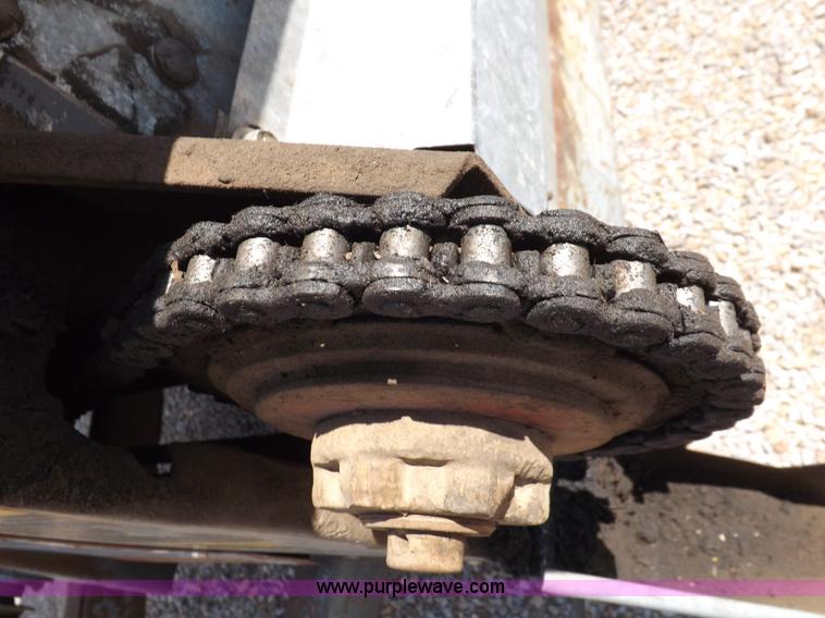 image for item H1846 New Idea 3639 manure spreader