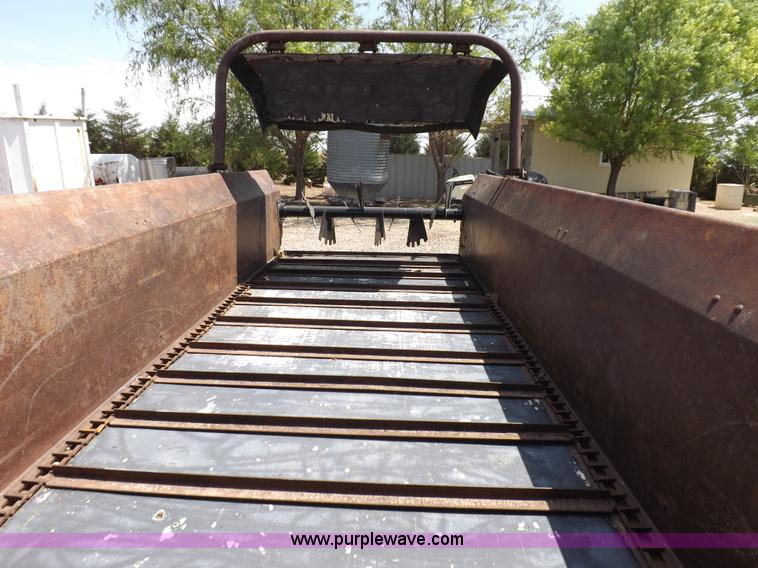 image for item H1846 New Idea 3639 manure spreader