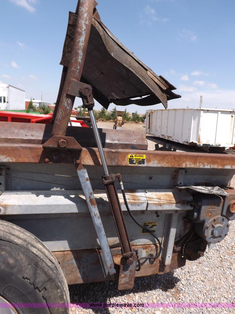 image for item H1846 New Idea 3639 manure spreader
