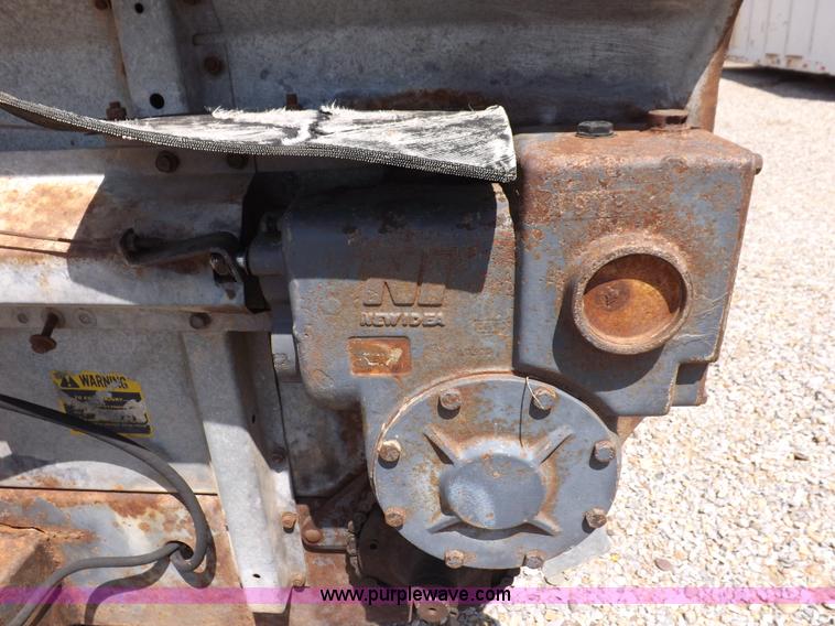 image for item H1846 New Idea 3639 manure spreader