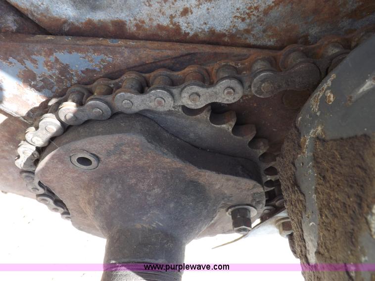 image for item H1846 New Idea 3639 manure spreader