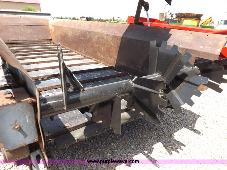 image for item H1846 New Idea 3639 manure spreader