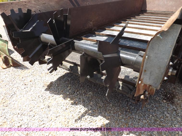 image for item H1846 New Idea 3639 manure spreader