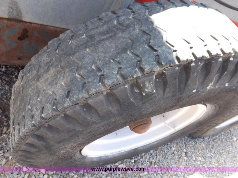 image for item H1846 New Idea 3639 manure spreader