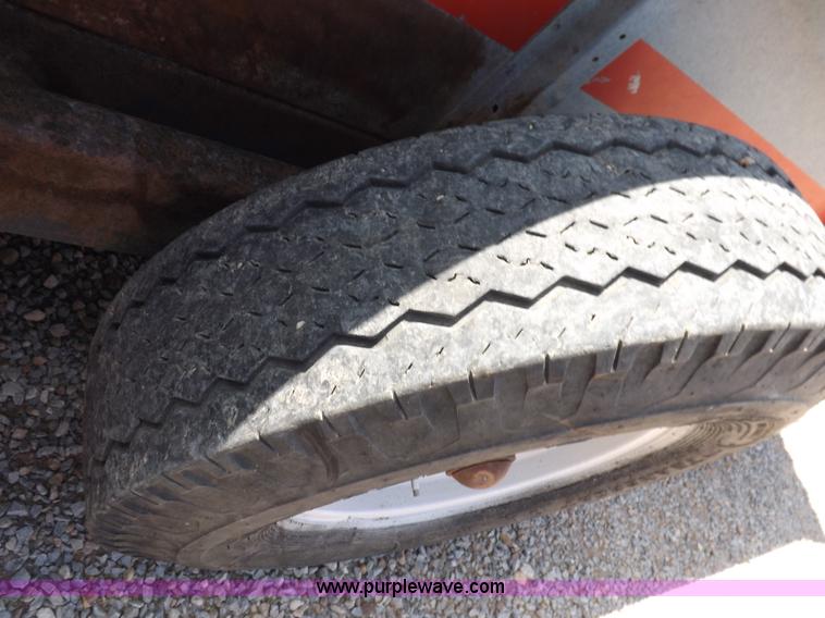 image for item H1846 New Idea 3639 manure spreader