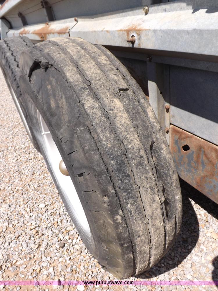 image for item H1846 New Idea 3639 manure spreader