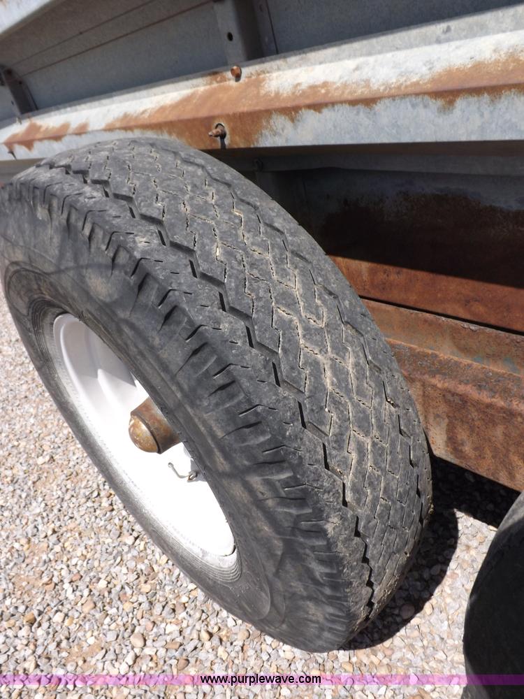 image for item H1846 New Idea 3639 manure spreader