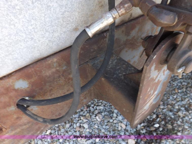 image for item H1846 New Idea 3639 manure spreader