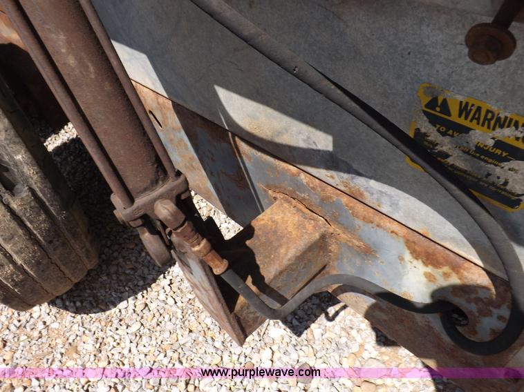 image for item H1846 New Idea 3639 manure spreader