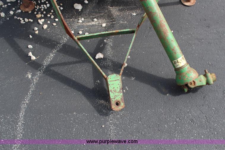 image for item H2563 John Deere 64 silage blower