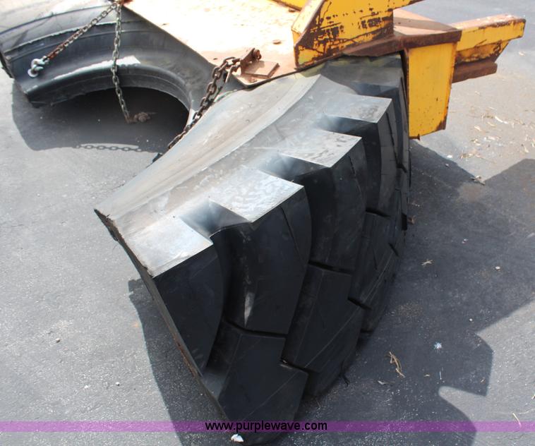 image for item H2578 Rubber tire manure scraper