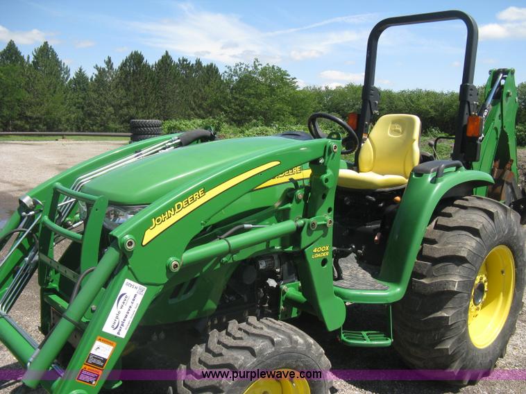 image for item H5420 2010 John Deere 4120 MFWD tractor