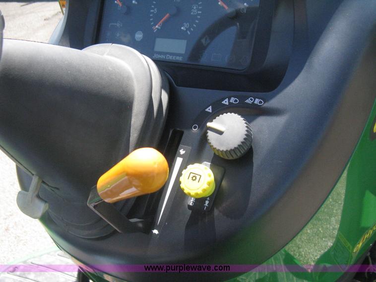 image for item H5420 2010 John Deere 4120 MFWD tractor