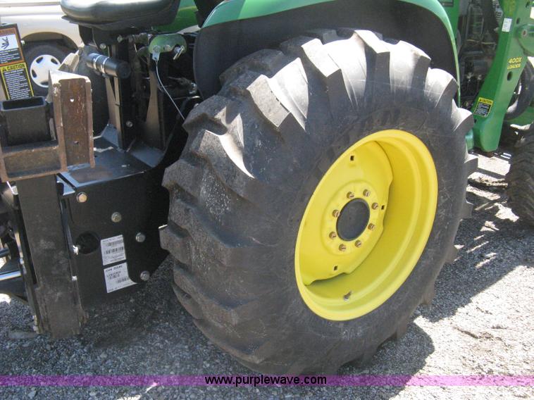 image for item H5420 2010 John Deere 4120 MFWD tractor