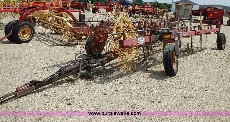 image for item I3586 1996 Gehl 520 12 wheel rake