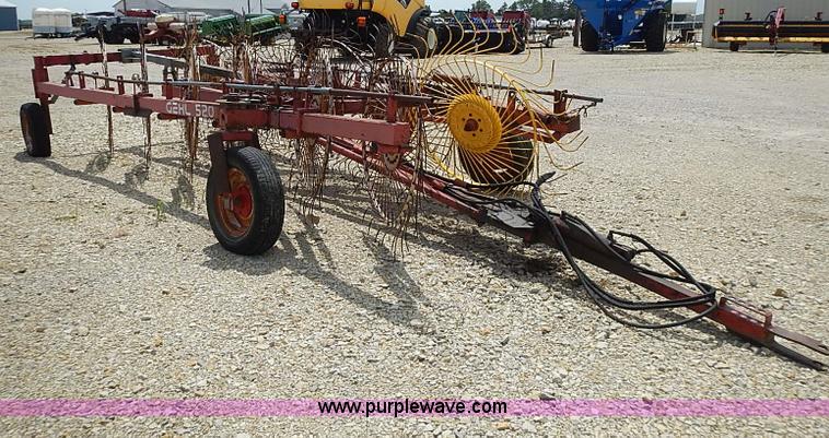 image for item I3586 1996 Gehl 520 12 wheel rake