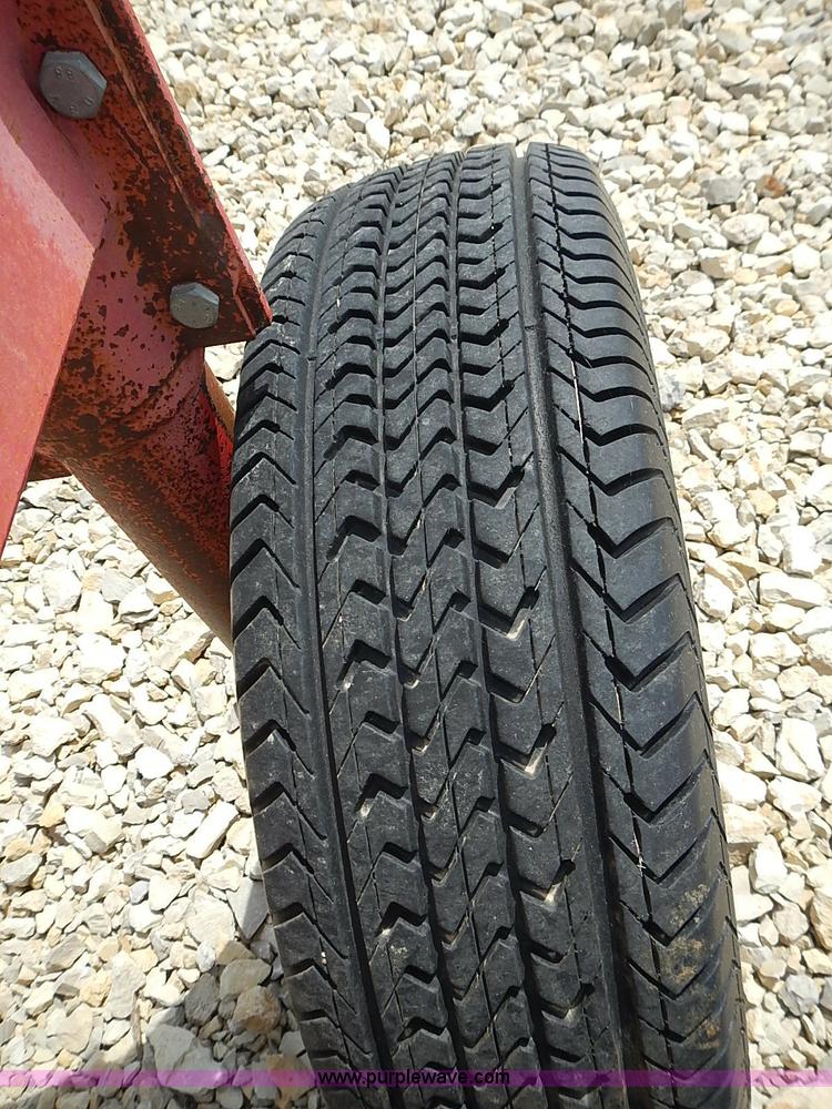 image for item I3586 1996 Gehl 520 12 wheel rake