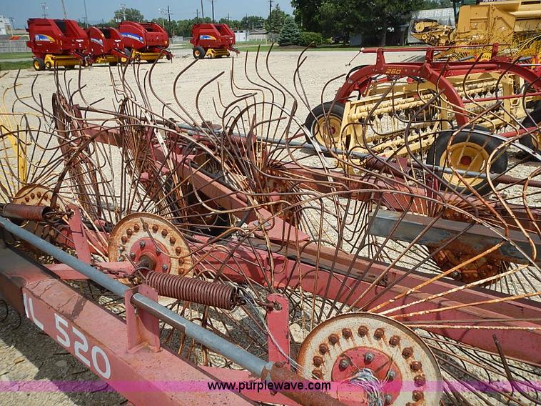 image for item I3586 1996 Gehl 520 12 wheel rake