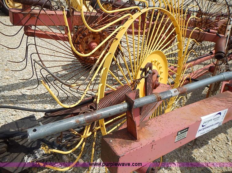 image for item I3586 1996 Gehl 520 12 wheel rake