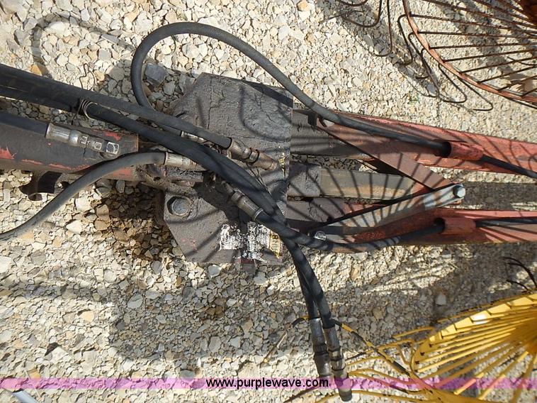 image for item I3586 1996 Gehl 520 12 wheel rake