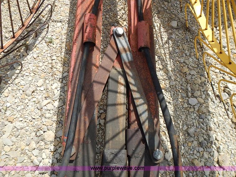 image for item I3586 1996 Gehl 520 12 wheel rake