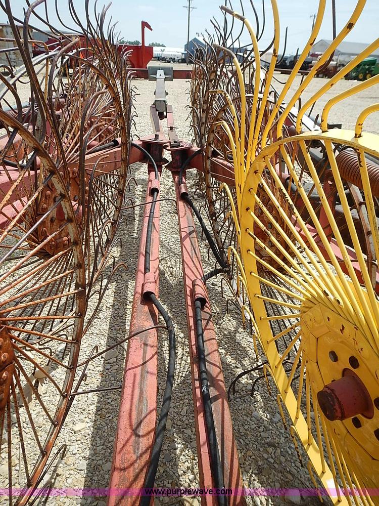 image for item I3586 1996 Gehl 520 12 wheel rake