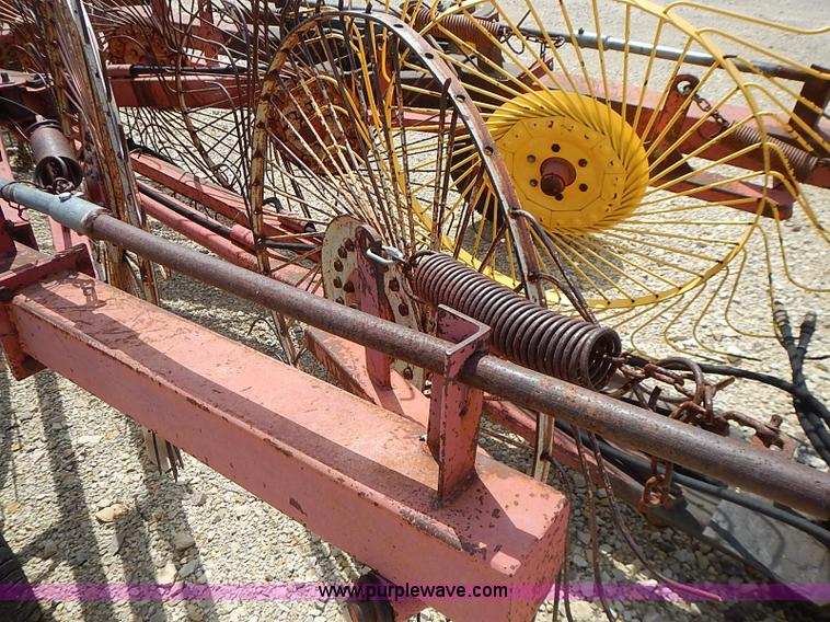 image for item I3586 1996 Gehl 520 12 wheel rake