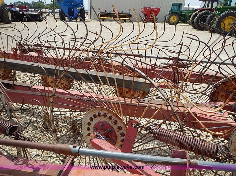 image for item I3586 1996 Gehl 520 12 wheel rake