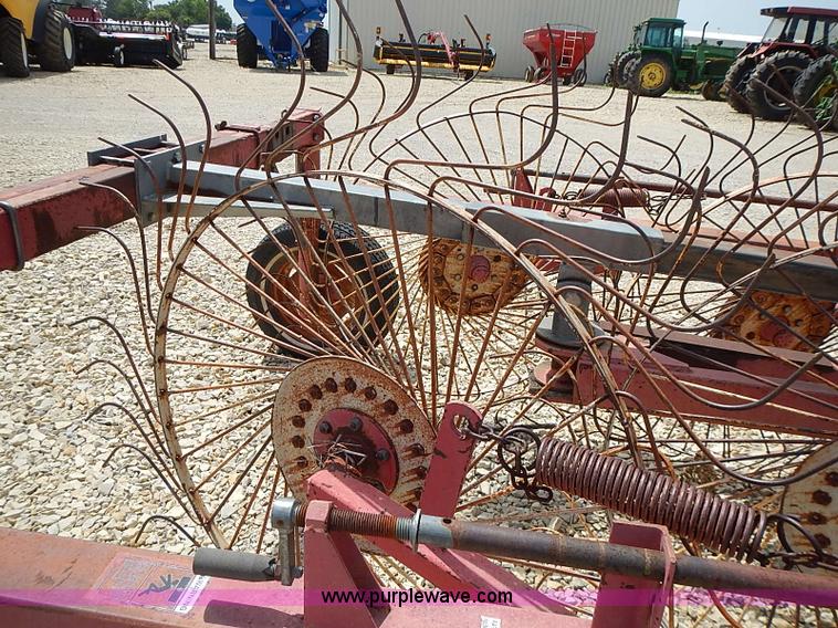 image for item I3586 1996 Gehl 520 12 wheel rake