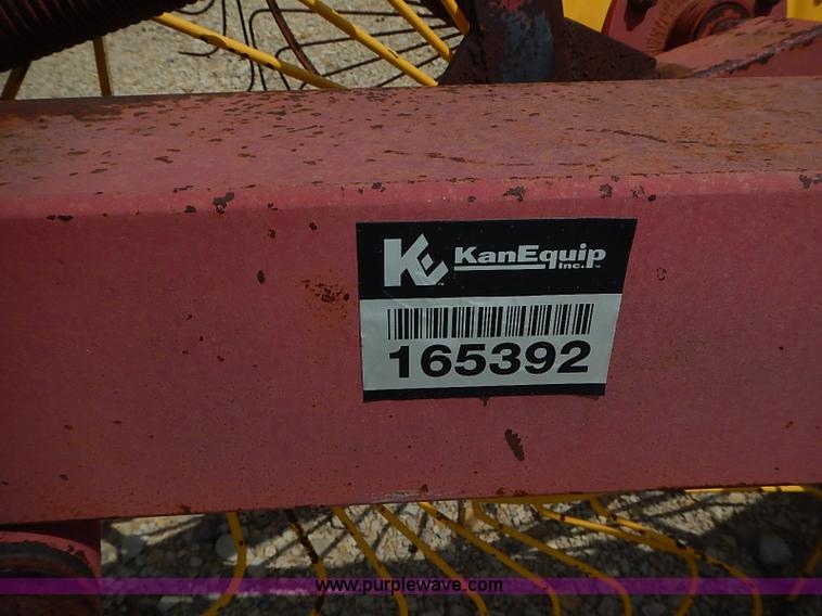 image for item I3586 1996 Gehl 520 12 wheel rake